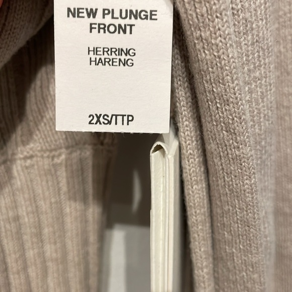 Aritzia Plunge Cardigan - Picture 7 of 7